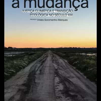 Capa de livro 'Sobre a mudança' com estrada de terra e céu ao pôr do sol