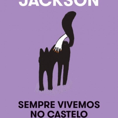Capa de livro lilás com gato preto e texto em branco e preto
