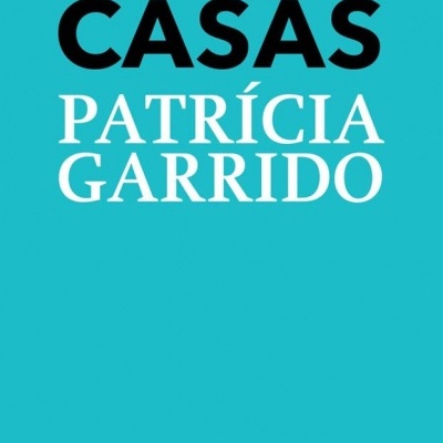 Capa azul-turquesa com texto 'CASAS PATRÍCIA GARRIDO' em preto e branco