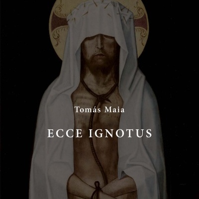 Figura religiosa manto branco mãos amarradas auréola dourada texto Tomás Maia ECCE IGNOTUS