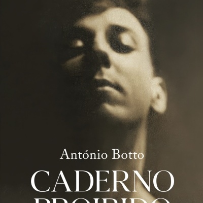 Capa de livro Caderno Proibido de António Botto com rosto masculino em sépia