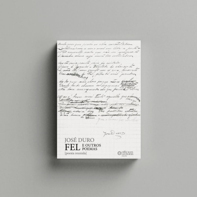 Capa de livro branco com escrita manuscrita a preto e texto impresso no canto inferior.