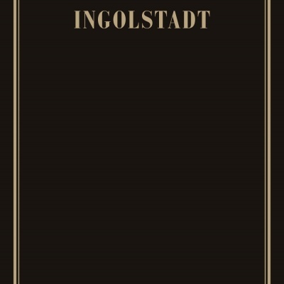 Capa preta de livro 'INGOLSTADT' com texto dourado