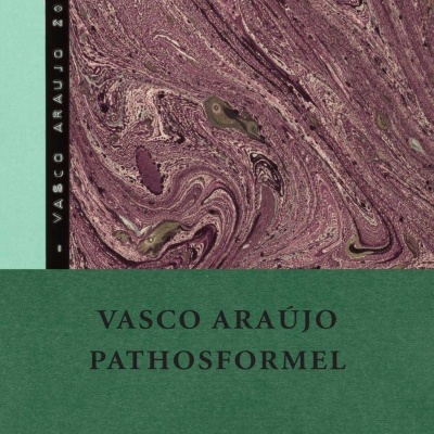 Capa de livro com textura marmoreada e texto com nome e título em verde.