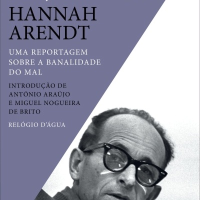 Capa do livro 'Eichmann em Jerusalém' de Hannah Arendt com fotografia a preto e branco de um homem.