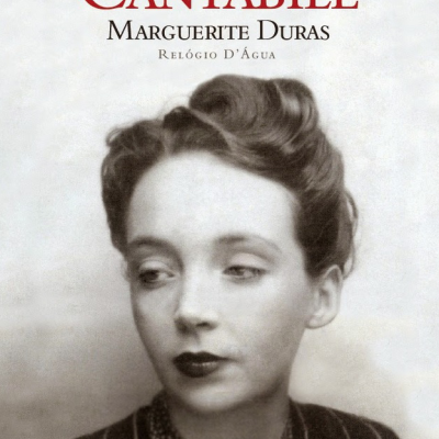 Capa do livro Moderato Cantabile de Marguerite Duras com foto a preto e branco de uma mulher