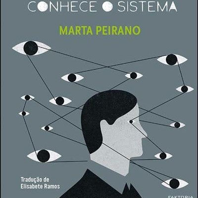 Capa de livro 'O INIMIGO CONHECE SISTEMA' de Marta Peirano, com ilustração de cabeça humana e olhos ligados por linhas
