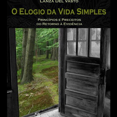 Capa de livro com porta de madeira aberta e vista para floresta verde