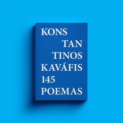 Livro azul com texto branco sobre fundo azul