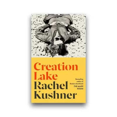 Capa do livro Creation Lake de Rachel Kushner com fotografia e texto em amarelo