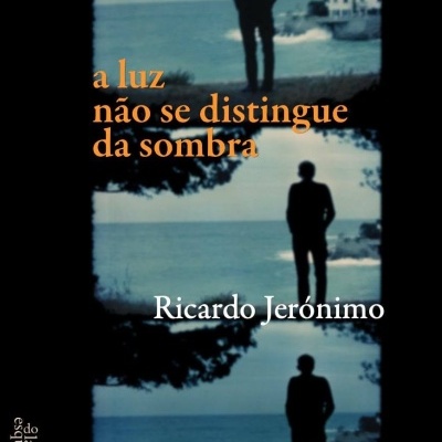 Capa de livro com silhueta masculina junto ao mar e texto do título e autor