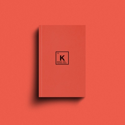 Livro vermelho com quadrado negro e texto '19 K Potássio - cálcio Potassium - calcium' na capa