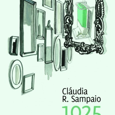 Vários quadros e espelhos numa parede branca com texto Cláudia R. Sampaio 1025 mg