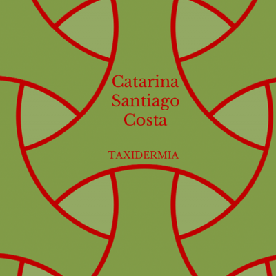 Capa verde de livro com padrão vermelho e texto em vermelho.