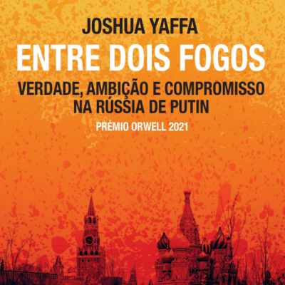 Capa de livro com fundo laranja e vermelho com silhueta da Praça Vermelha e texto em preto e branco
