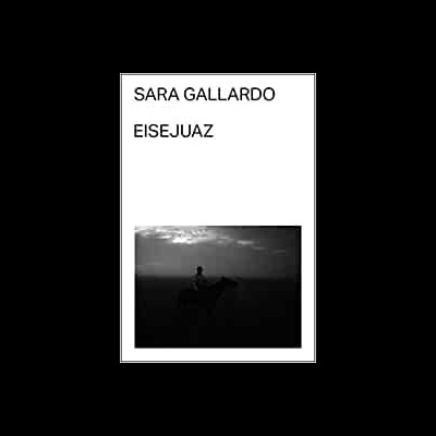 Capa de livro com texto e fotografia preto e branco de pessoa a cavalo