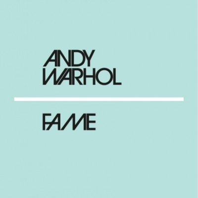 Capa de livro azul com texto 'ANDY WARHOL FAME' e selo Penguin Modern : 47