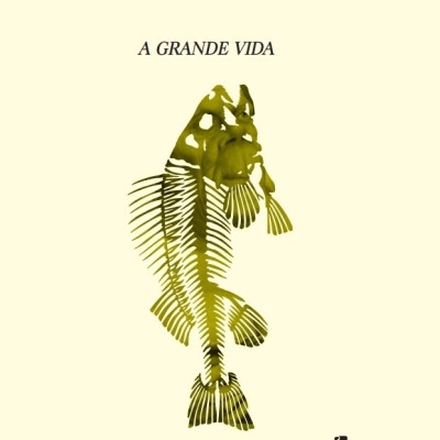Capa de livro creme com título 'A GRANDE VIDA' e ilustração de esqueleto de peixe verde