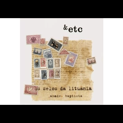 Selos postais coloridos sobre fundo branco e papel envelhecido com texto