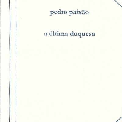Capa de livro branca com texto e linhas azuis e símbolo preto em baixo