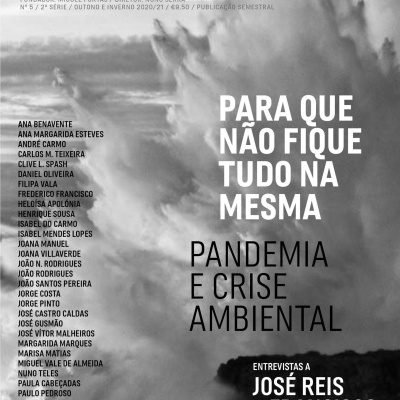 Capa da revista manifesto com texto sobre pandemia e crise ambiental em fundo cinza nebuloso