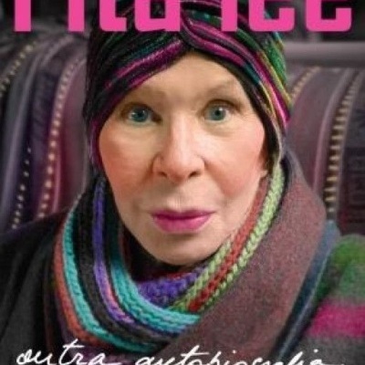 Capa de livro com fotografias e textos coloridos