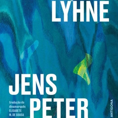 Capa de livro azul e verde com texto branco NIELS LYHNE e JENS PETER JACOBSEN