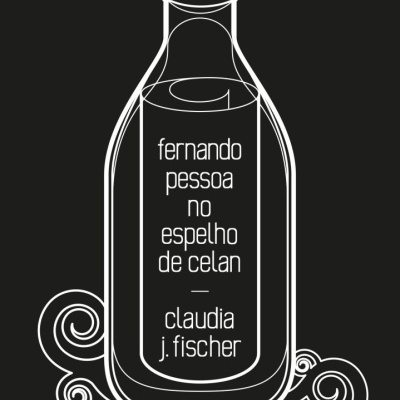 Desenho a preto e branco de garrafa com texto literário e decorações em fundo preto