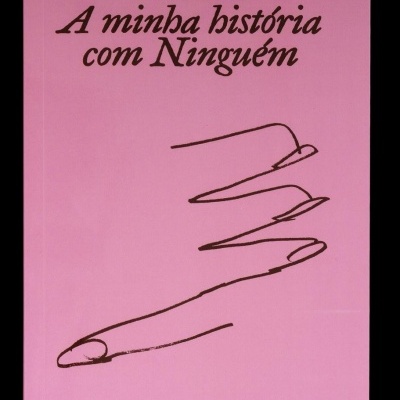 Livro rosa com título e desenho em preto