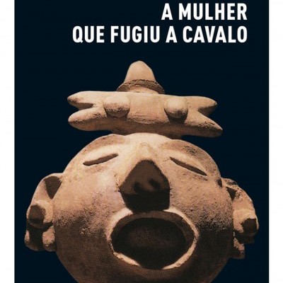 Capa de livro com escultura em terracota e texto do título