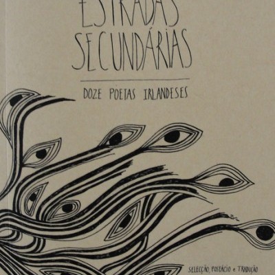 Capa do livro Estradas Secundárias com ilustração preta abstrata e texto em preto em fundo bege
