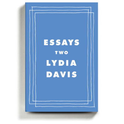 Livro azul com textos em branco ESSAYS TWO LYDIA DAVIS