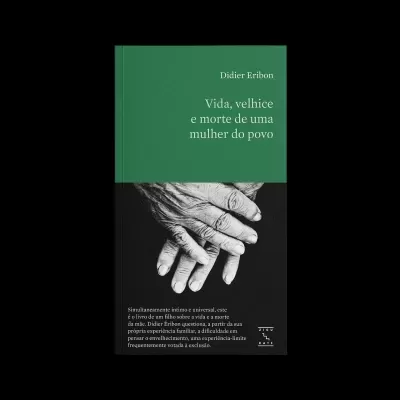 Capa de livro verde e preta com título e mãos envelhecidas em preto e branco
