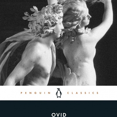 Capa do livro Metamorphoses de Ovid com esculturas clássicas em mármore