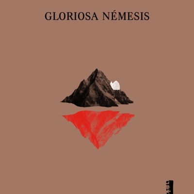 Capa do livro 'Gloriosa Némesis' de Ladislav Klíma com ilustração de montanha e texto.