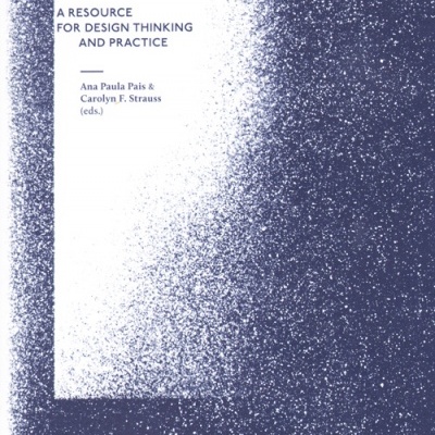 Livro 'SLOW READER' com fundo azul e texto em branco e azul