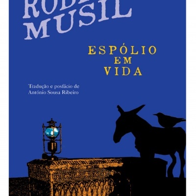 Capa do livro ESPÓLIO EM VIDA de Robert Musil com ilustração de burro, pássaro, rato e lanterna