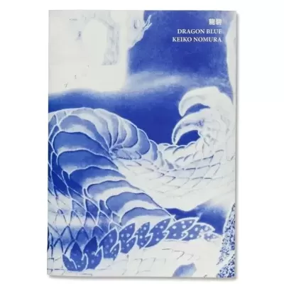 Capa de livro azul com ilustração de dragão e texto DRAGON BLUE KEIKO NOMURA