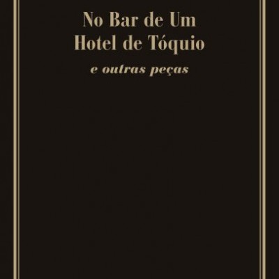 Capa preta de livro com texto dourado de Tennessee Williams