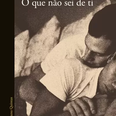 Capa do livro 'O que não sei de ti' de Éric Chacour com imagem de casal abraçado.