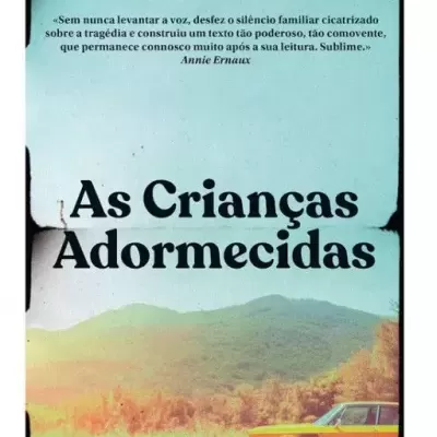 Capa do livro As Crianças Adormecidas de Anthony Passeron com cenário de estrada e carro antigo