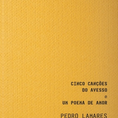Capa de livro amarela com título e autor em letras pretas