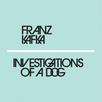 Capa azul claro de livro 'Investigations of a Dog' de Franz Kafka com logótipo do Pinguim.