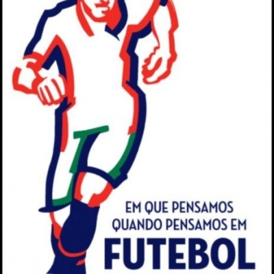 Capa de livro com jogador de futebol estilizado e texto sobre futebol