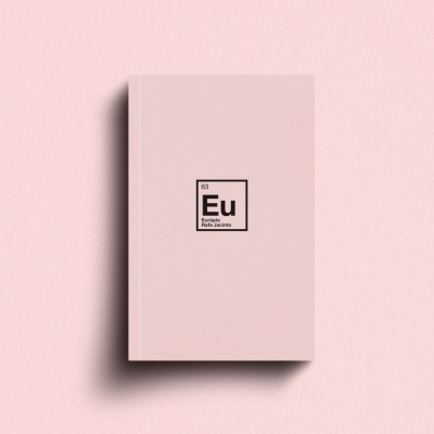 Livro com capa rosa claro e texto 'Eu Europio Raul Jacinto'