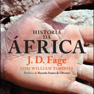 Capa do livro História da África com mão estendida e texto sobreposto