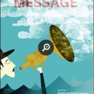 Capa de livro 'FERNANDO PESSOA MESSAGE' com ilustração de figura humana e megafone dourado