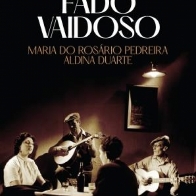 Capa de livro com músicos e título Esse Fado Vaidoso