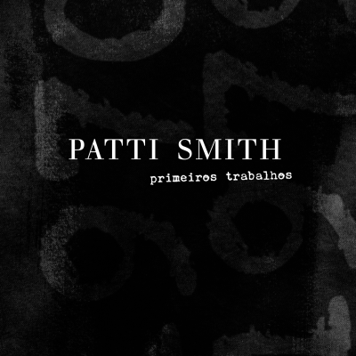 Capa de livro preta com texto branco 'PATTI SMITH primeiros trabalhos' e padrões abstratos cinza