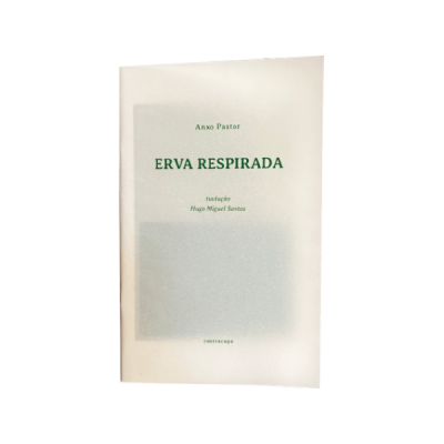 Livro branco com texto verde e preto na capa